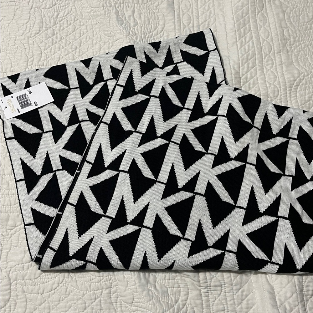 Michael Kors Black & White Geometric Infinity Scarf